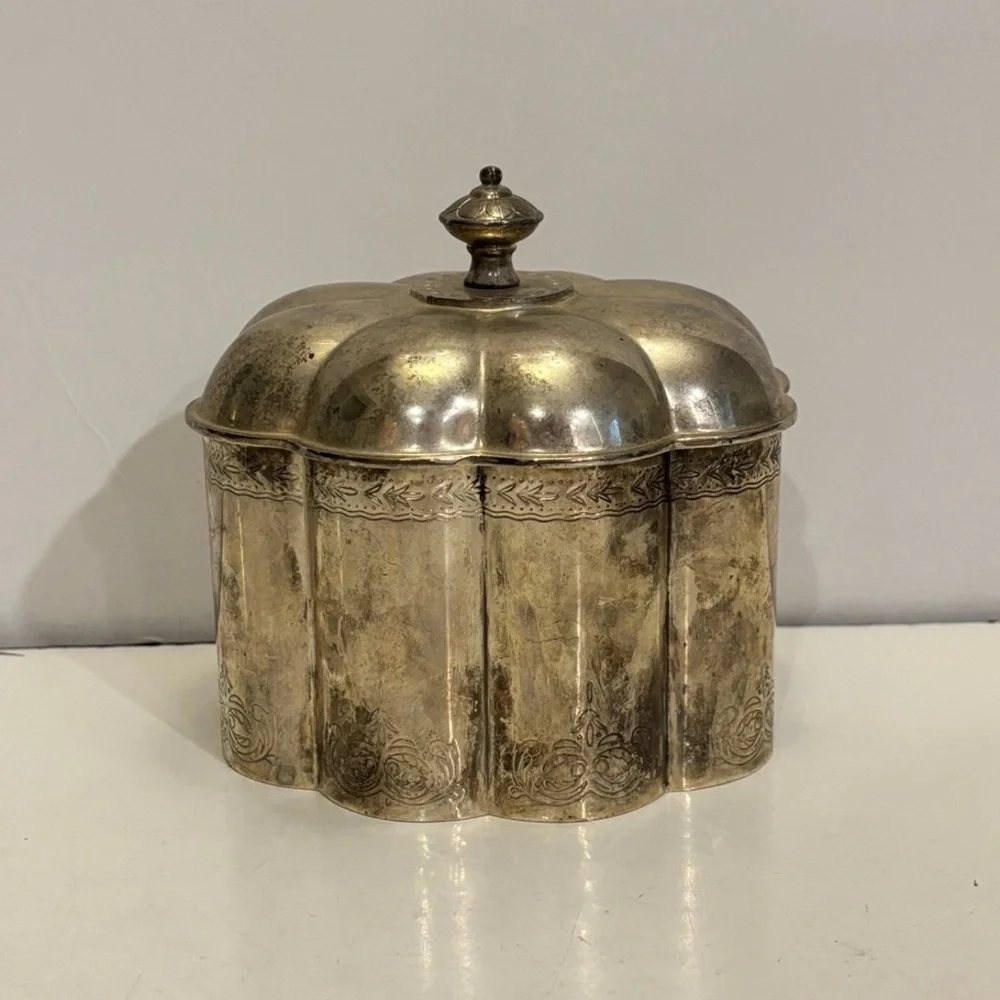Vintage 1994 Godinger Silver Oval Jewelry / Trinket Box Etched Design Red Velvet